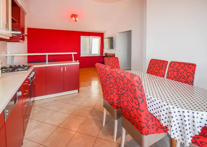 Mihaela Apartment *